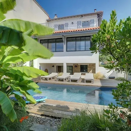 Superb Villa With Private Pool, Near Bay Of Biscay ビアリッツ